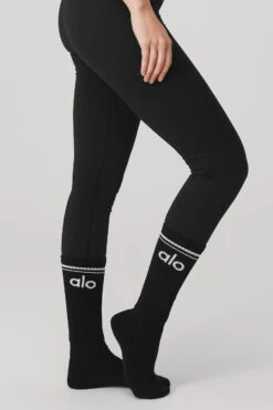 Women's Throwback Barre Sock - Black/White -Alo Yoga Shop A0263W 0100 b1 s1 a2 1 m89