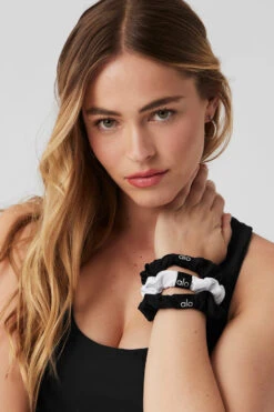 Fresh Mini Scrunchie (3-Pack) - Black/White -Alo Yoga Shop A0290U 0100 b1 a1 m89