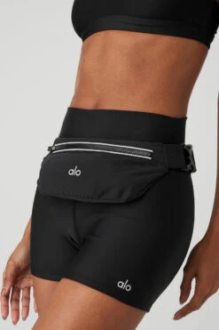 Stride Running Belt - Black -Alo Yoga Shop A0305U 01 b1 a2 m76