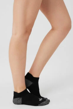 Women's Performance Tab Sock - Black/White 7 Women's Performance Tab Sock - Black/White -Alo Yoga Shop A0358W 0100 b1 a2 m89