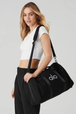 Traverse Duffle - Black/Silver 9 Traverse Duffle - Black/Silver -Alo Yoga Shop A0366U 01115 b1 s1 a3 1 m89