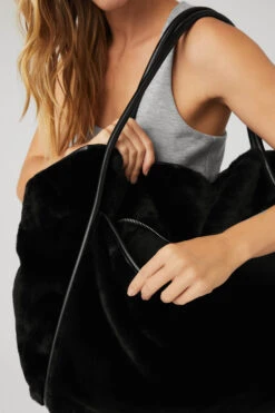 Faux Fur Tote Bag - Black -Alo Yoga Shop A0417U 01 b1 a4 m89