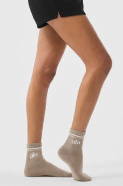 Unisex Half-Crew Throwback Sock - Gravel/White -Alo Yoga Shop A0480U 02577 b1 a2 m18