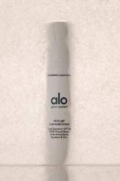 Daily SPF Face Moisturizer -Alo Yoga Shop B1015FF 0001 b1 a4