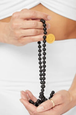Black Onyx Mala Necklace 11 Black Onyx Mala Necklace -Alo Yoga Shop JSM0007 030704000 b1 s1 a4