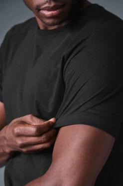 Triumph Raglan Tee - Black 10 Triumph Raglan Tee - Black -Alo Yoga Shop M1133R 01 b1 s1 a4 1 m221