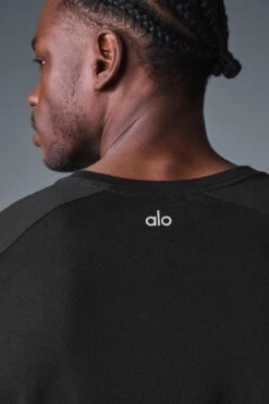 Triumph Raglan Tee - Black 11 Triumph Raglan Tee - Black -Alo Yoga Shop M1133R 01 b1 s1 a5 1 m221