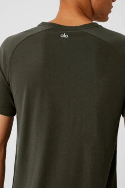 Triumph Raglan Tee - Stealth Green 9 Triumph Raglan Tee - Stealth Green -Alo Yoga Shop M1133R 04672 b1 s3 a4 1 m154