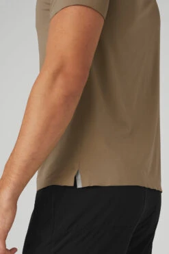 Idol Performance Tee - Gravel -Alo Yoga Shop M1179R 01347 b1 s3 a4 1 m108