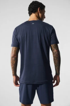 Conquer Reform Crewneck Short Sleeve - Navy -Alo Yoga Shop M1205R 03842 b1 s1 a2 1 m203