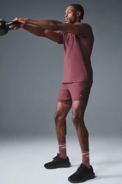 Conquer Reform Crewneck Short Sleeve - Burgundy Truffle -Alo Yoga Shop M1205R 05815 b1 s1 a4 1 m221