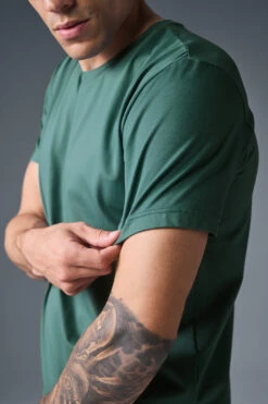 Conquer Reform Crewneck Short Sleeve - Winter Ivy -Alo Yoga Shop M1205R 05819 b1 s1 a3 1 m214