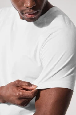 Alo Vapor Crewneck Short Sleeve - White 9 Alo Vapor Crewneck Short Sleeve - White -Alo Yoga Shop M1228R 00 b1 s1 a4 1 m221