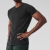 Alo Vapor Crewneck Short Sleeve - Black 1 Alo Vapor Crewneck Short Sleeve - Black -Alo Yoga Shop M1228R 01 b1 s1 a3 1 m221