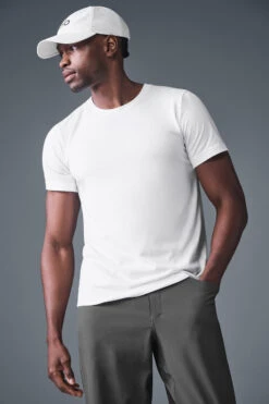 Triumph Tee - White -Alo Yoga Shop M1257R 00 b1 s3 a4 m225