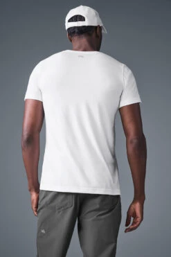 Triumph Tee - White -Alo Yoga Shop M1257R 00 b1 s3 a5 m225