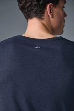 The Triumph Muscle Tank - Navy -Alo Yoga Shop M2033R 03842 b1 s1 a3 1 m214