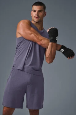 The Triumph Muscle Tank - Italian Plum -Alo Yoga Shop M2033R 05603 b1 s1 a3 1 m204