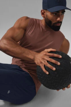 Conquer Muscle Tank - Chestnut -Alo Yoga Shop M2066R 03500 b1 s1 a4 1 m93