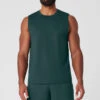 Conquer Muscle Tank - Midnight Green -Alo Yoga Shop M2066R 04570 b1 s3 a1 1 m93