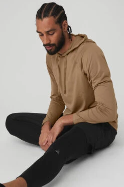 The Conquer Hoodie - Gravel -Alo Yoga Shop M3065R 01347 b1 s3 a4 1 m92