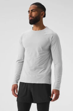 Idol Long Sleeve Performance Tee - Titanium -Alo Yoga Shop M3123R 01320 b1 s1 a3 1 m93