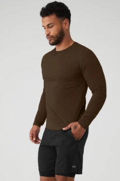 Idol Long Sleeve Performance Tee - Espresso -Alo Yoga Shop M3123R 04064 b1 s3 a3 1 m130