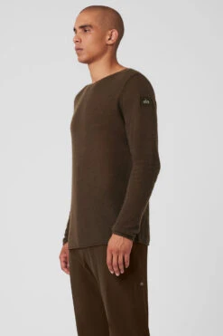 Cashmere Reform Long Sleeve - Espresso -Alo Yoga Shop M3229R 04064 b1 s3 a2 1 m154