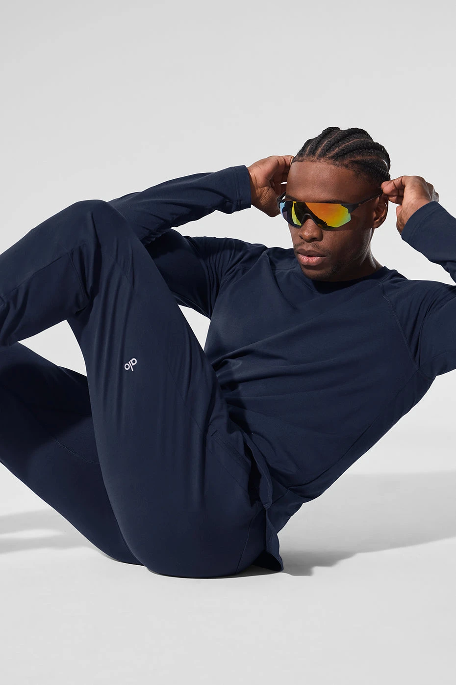 Alo Vapor Crewneck Long Sleeve - Navy 7 Alo Vapor Crewneck Long Sleeve - Navy - Image 5