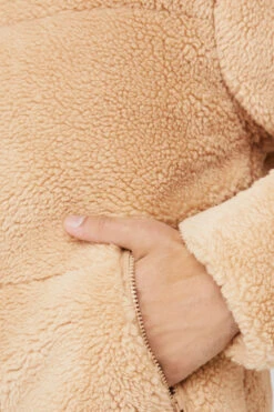 Sherpa Stage Puffer - Camel -Alo Yoga Shop M4140R 01660 b1 s3 a5 1 m108 391dbb48 88d8 4f85 9c68 16df4d61dcc5