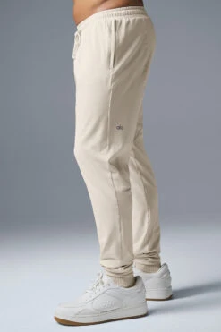 Conquer Revitalize Pant - Bone -Alo Yoga Shop M5070R 03040 b1 s3 a3 1 m195