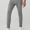 The Triumph Sweatpant - Grey Triblend -Alo Yoga Shop M5079R 01502 b1 s3 a1 1 m75