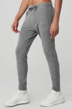 The Triumph Sweatpant - Grey Triblend -Alo Yoga Shop M5079R 01502 b1 s3 a2 1 m75