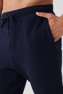The Triumph Sweatpant - Navy 9 The Triumph Sweatpant - Navy -Alo Yoga Shop M5079R 03842 b1 s3 a4 1 m108