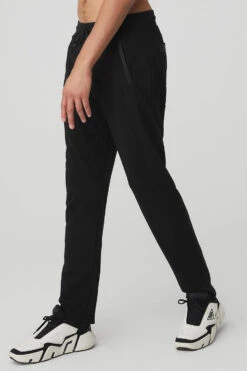 Nomadic Sweatpant - Black -Alo Yoga Shop M5107R 01 b1 s3 a2 1 m93