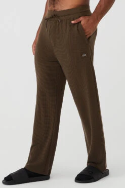 Micro Waffle Fast Break Sweatpant - Espresso -Alo Yoga Shop M5113R 04064 b1 s3 a3 1 m93