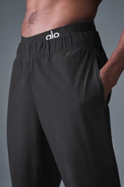 Repetition Pant - Black -Alo Yoga Shop M5126R 01 b1 s1 a4 1 m221