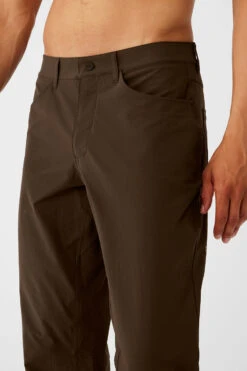 Day And Night Pant - Espresso 9 Day And Night Pant - Espresso -Alo Yoga Shop M5129R 04064 b1 s3 a4 1 m154