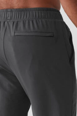 Conquer Pulse Pant - Anthracite -Alo Yoga Shop M5137R 02125 b1 s3 a5 1 m93