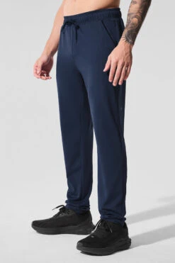 Conquer Pulse Pant - Navy 9 Conquer Pulse Pant - Navy -Alo Yoga Shop M5137R 03842 b1 s1 a3 1 m214