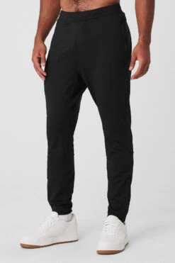 Conquer React Performance Pant - Black -Alo Yoga Shop M5142R 01 b1 s3 a2 1 m93