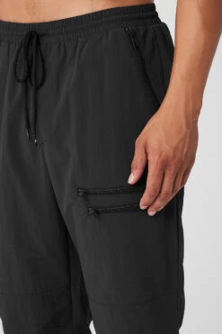 Takeaway Track Pant - Black -Alo Yoga Shop M5172R 01 b1 s3 a4 1 m154
