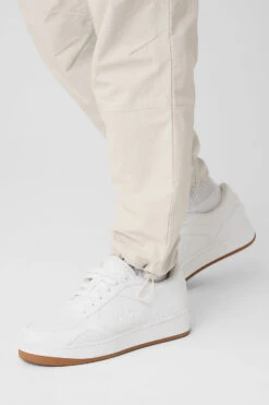 Takeaway Track Pant - Bone -Alo Yoga Shop M5172R 03040 b1 s3 a4 1 m93