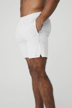 7" Traction Short - White 9 7" Traction Short - White -Alo Yoga Shop M6081R 00 b1 s3 a4 1 m93
