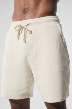 Chill Short - Bone -Alo Yoga Shop M6082R 03040 b1 s1 a4 1 m221
