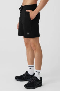 Quilted Stadium Short - Black -Alo Yoga Shop M6103R 01 b1 s1 a2 1 m108