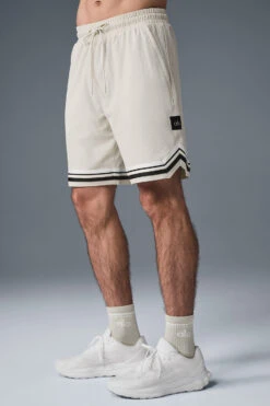 9" Traction Arena Short - Bone -Alo Yoga Shop M6140R 03040 b1 s1 a3 1 m214