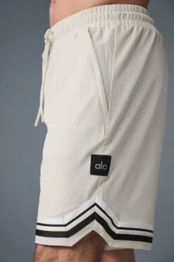 9" Traction Arena Short - Bone -Alo Yoga Shop M6140R 03040 b1 s1 a4 1 m214