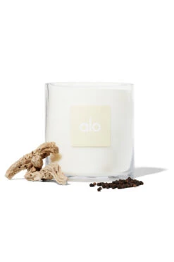 Alo Signature Candle - 60 Oz -Alo Yoga Shop N7016F 00 b1 s1 a2