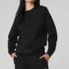 Renown Heavy Weight Crew Neck Pullover - Black -Alo Yoga Shop U3014R 01 b1 s1 a1 1 m54